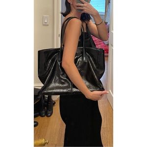 Tod’s Parent Leather Tote Bag - Spacious, multi-compartment interior